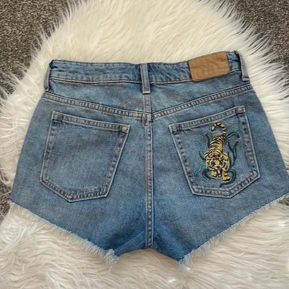 H&M Pants - Women’s H & M “hola chica” jean shorts 4
